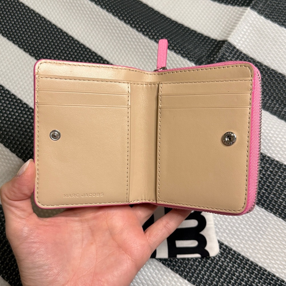 Marc Jacobs Compact Wallet - Picture 3 of 7